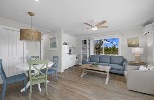 Sanibel Cottage | Gorgeous Newly Renovated Coastal Cottage "Egret" Minutes to the beach and free bikes! JULY SAVINGS!