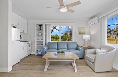 Sanibel Cottage | Gorgeous Newly Renovated Coastal Cottage "Egret" Minutes to the beach and free bikes! JULY SAVINGS!