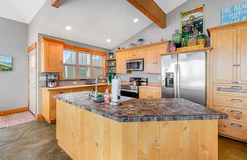 Kiwanda Shores House | Gorgeous oceanfront home with incredible views of Haystack Rock - dog-friendly