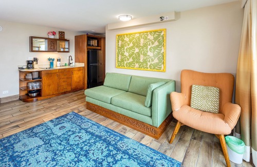 Waikiki Condo | Gorgeous One Bedroom Bamboo Blocks from the Beach by RedAwning