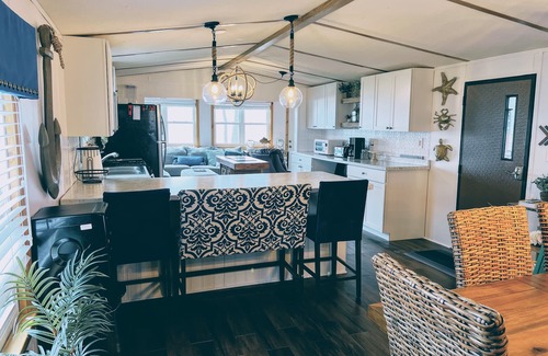 Cape Vincent Cottage | Gorgeous open floor plan cottage on the shore of Lake Ontario