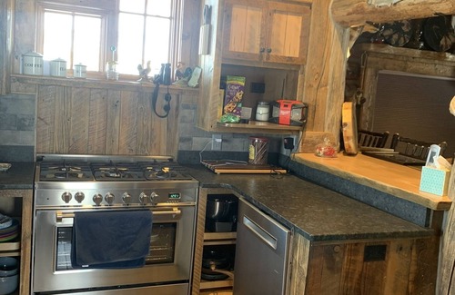 Bozeman Cabin | Gorgeous Outback Cabin w/Beautiful Ponds, Mountain Views just 11 Mi to Bozeman