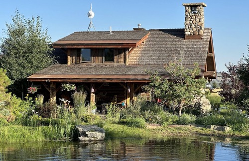 Bozeman Cabin | Gorgeous Outback Cabin w/Beautiful Ponds, Mountain Views just 11 Mi to Bozeman