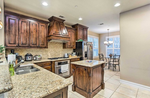 Plano House | Gorgeous Plano Townhome w/Patio & Grill!
