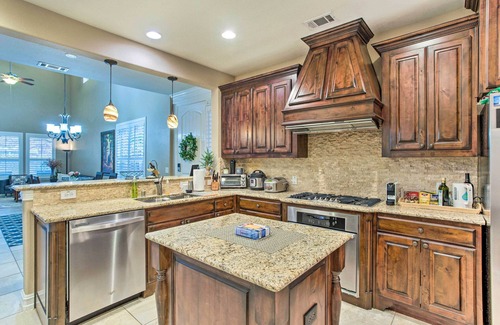 Plano House | Gorgeous Plano Townhome w/Patio & Grill!