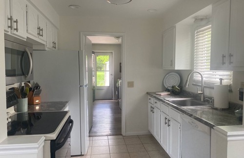 Westlake House | Gorgeous Ranch Home in Beautiful Westlake Ohio- No Cleaning Fee!