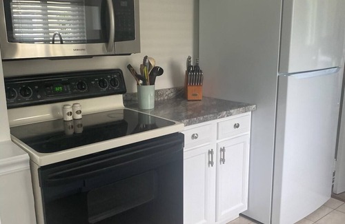 Westlake House | Gorgeous Ranch Home in Beautiful Westlake Ohio- No Cleaning Fee!