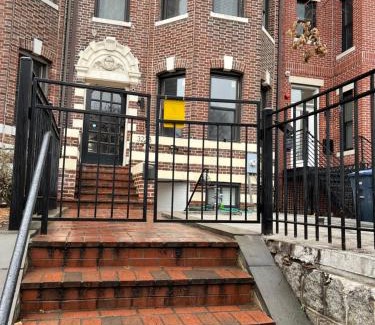 Columbia Heights Apartment | Gorgeous Refurbished 1Bdrm and 1Den Home
