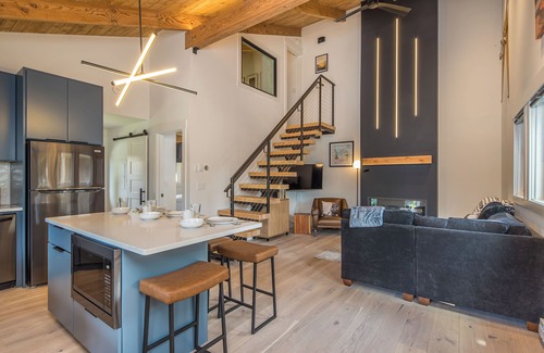 Big Sky House | Gorgeous remodeled, cozy condo with fireplace and community hot tub and sauna
