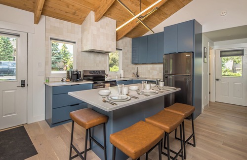 Big Sky House | Gorgeous remodeled, cozy condo with fireplace and community hot tub and sauna