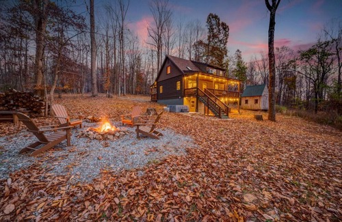 Lynchburg Cabin | Gorgeous Renovated Cabin on James River | Hot Tub