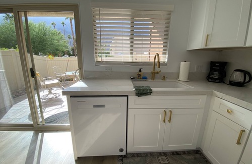 Baristo Condo | Gorgeous Renovated Palm Springs Condo Jan 2025 dates still available