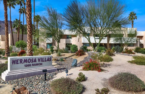 Baristo Condo | Gorgeous Renovated Palm Springs Condo Jan 2025 dates still available