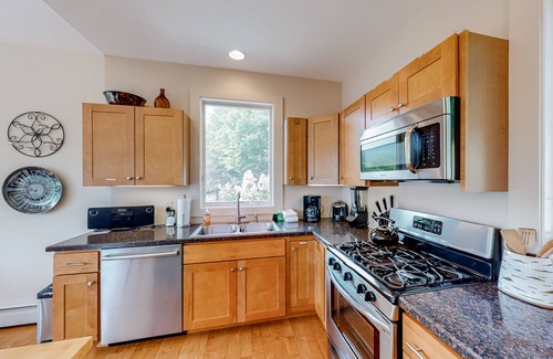 West Pawlet House | Gorgeous river access home with kayaks, balcony, full kitchen, & washer/dryer