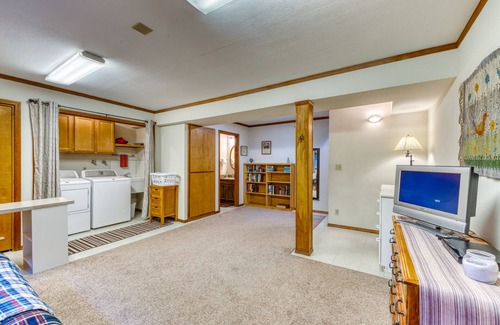 Florence House | Gorgeous riverfront house with entertainment - near Bay Street and the beach