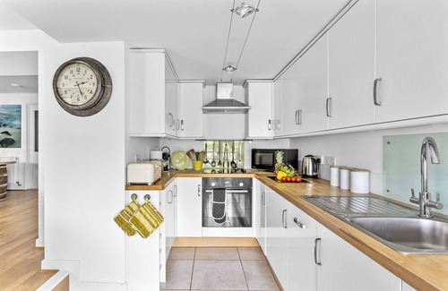 Fowey Apartment | Gorgeous riverside apartment with balcony in Fowey