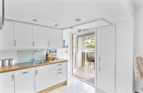 Fowey Apartment | Gorgeous riverside apartment with balcony in Fowey