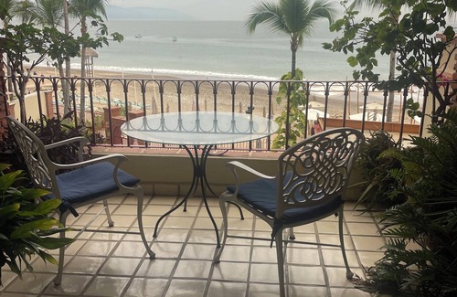 Emiliano Zapata Condo | Gorgeous Romantic Zone Beachfront condo with Spectacular View!