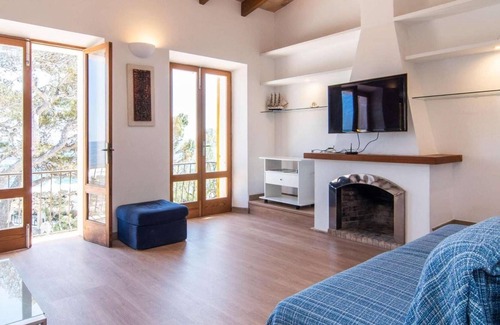 Cala Ratjada Villa | Gorgeous seafront villa.