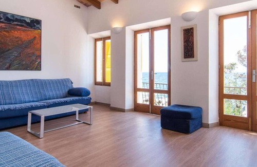 Cala Ratjada Villa | Gorgeous seafront villa.