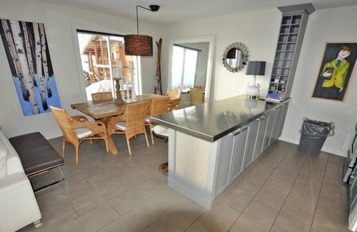 Big White Ski Resort Condo | Gorgeous ski in/ski out home, central to the village in Plaza on the Ridge.