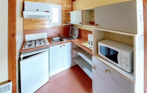 Chef-Boutonne Other | Gorgeous Stacaravan In Chef-Boutonne