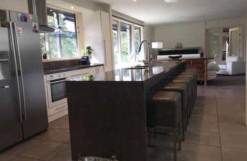 Mount Eliza House | Gorgeous Treetop House on 2/3 acres with creek and pool and lawn /gardens