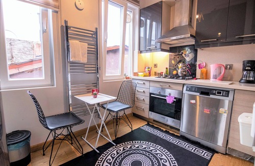 Taksim Apartment | Gorgeous Two Bedroom Apartment in Taksim - 3AC
