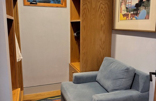 Del Rey House | Gorgeous upscale 1-bedroom suite by beach, hip restaurants, bars. Pet Friendly!