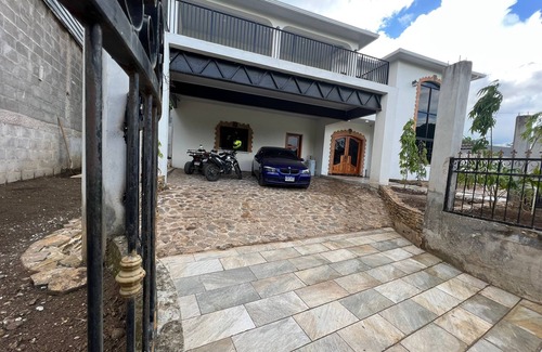 Santa Cruz de Yojoa Villa | Gorgeous Villa, great place to relax! Pool/family friendly.