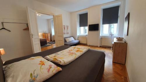 Schottenfeld Apartment | Gorgeous Viennese Apartment 10 min to City Center