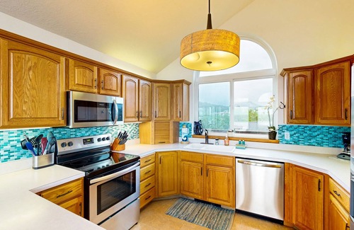 Kiwanda Shores House | Gorgeous waterfront home with ocean views, a furnished deck, & beach access