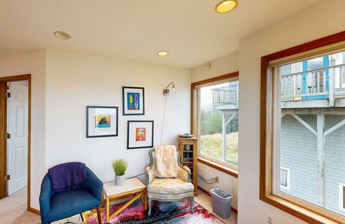 Kiwanda Shores House | Gorgeous waterfront home with ocean views, a furnished deck, & beach access