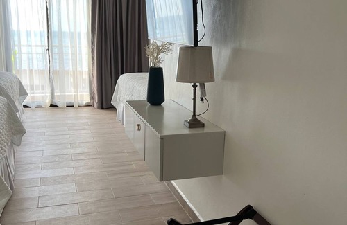 Sector 2 Hotel | Gorgeuos family room. Caribbean view in Paseo Park, parking, balcony, netflix