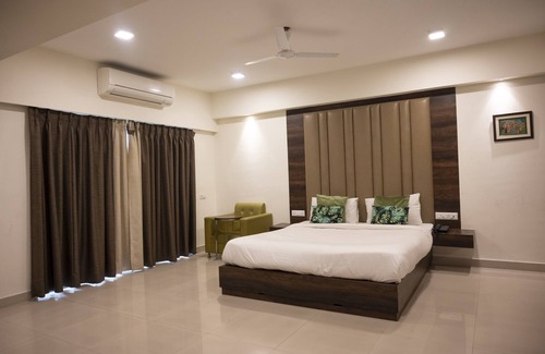 Kolkata Hotel | Goroomgo Indeedcare Hotel & Resorts Kolkata
