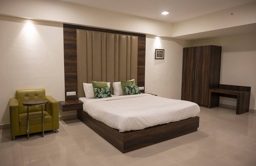 Kolkata Hotel | Goroomgo Indeedcare Hotel & Resorts Kolkata