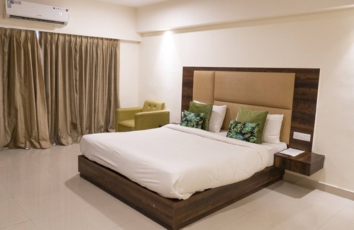 Kolkata Hotel | Goroomgo Indeedcare Hotel & Resorts Kolkata