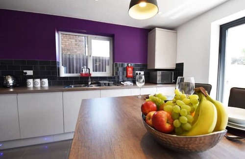 Leicester House | ❤Gorse House❤ modern clean, relaxing with garden.