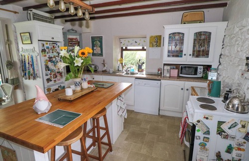 Jamestown Cottage | GORT FARM COTTAGE, family friendly, with open fire in Drumsna