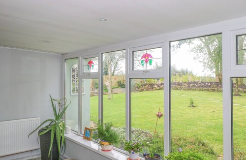 Jamestown Cottage | GORT FARM COTTAGE, family friendly, with open fire in Drumsna