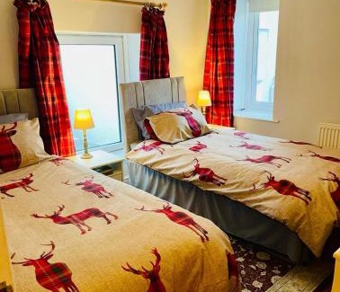 Llanarth House | Gorwel, Spacious 3 Bedroom Cottage near the Beach