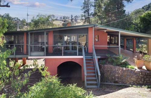 Goughs Bay House | Goughs Retreat - Convenient to lake and mountain.