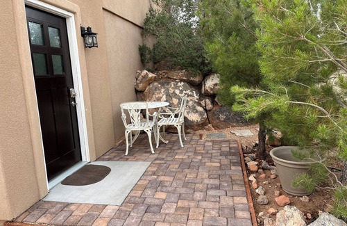 Hurricane Apartment | Gould’s Hideaway off street parking, close to Sand Hollow, Quail & Zion.