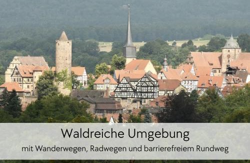 Schlitz Apartment | GRÄFIN AMALIA - Apartment in der historischen Hinterburg Schlitz - 2 Schlafzimmer - mit Aufzug, Parkplatz, E-Ladestation & Garten - nahe Fulda und Bad Hersfeld