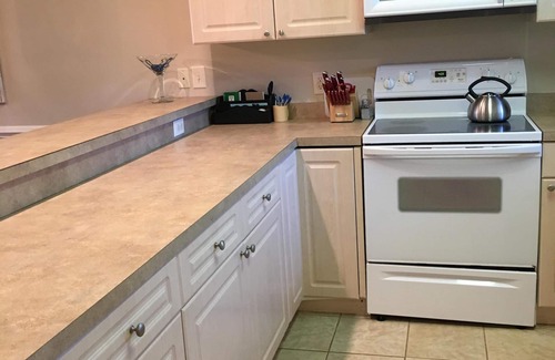 Central Myrtle Beach Condo | GR RATES! GR LOCATION! 2BEDRM w ELEVATOR, GOLF VIEW! FUN! APPRX 1 MILE TO BEACH!