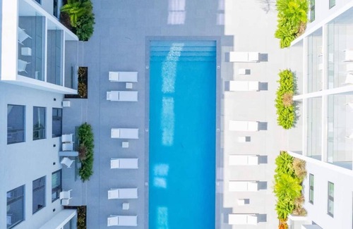 Grace Bay Apartment | Grace Bay Ocean Views, Walk to Shops! Z-B304