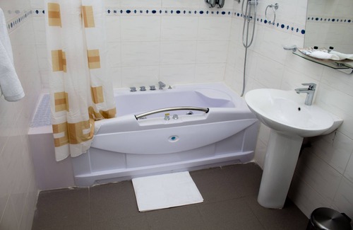 Sekondi-Takoradi Bed & Breakfast | Grace Garden Hotel