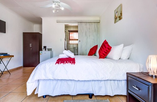Kempton Park Bed & Breakfast | Grace Guesthouse and Tour, your home in South Africa and Southern Africa.
