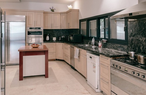 Holon House | Grace Holon Villa & Pool