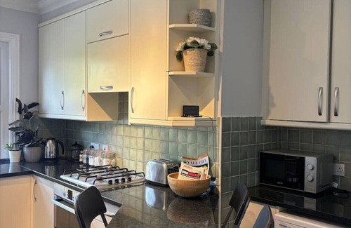 Tring House | Grace's Guesthouse 68a